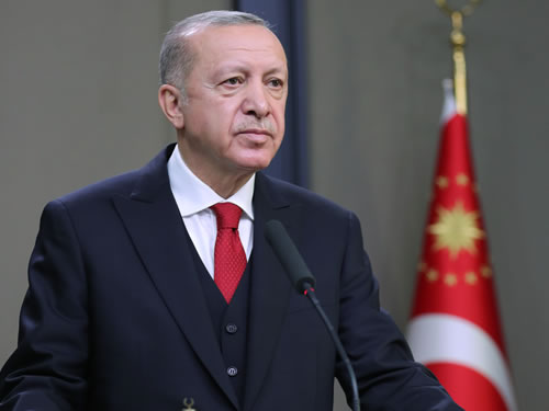 “AZERBAYCAN HALKI TAM BİR DAYANIŞMA SERGİLEYEREK HİÇBİR FEDAKÂRLIKTAN KAÇINMADI”