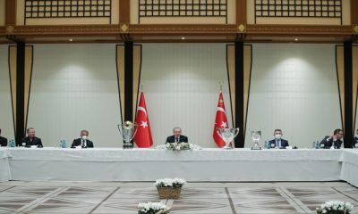 Cumhurbaşkanı Erdoğan, Beşiktaş JK yönetici, teknik heyet ve futbolcularını kabul etti