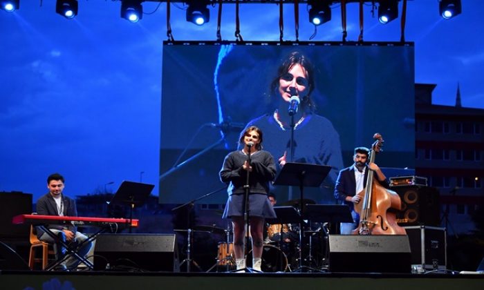 CAZIN EŞSİZ MELODİLERİ BEYLİKDÜZÜ’NDE YANKILANDI