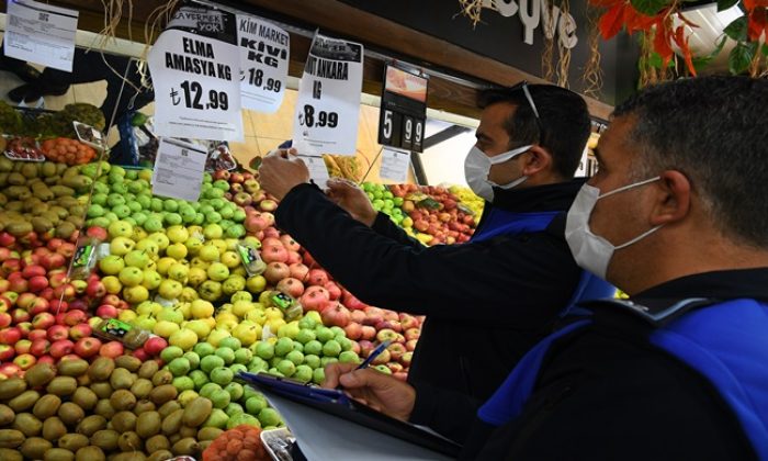 İSTANBUL BEYLİKDÜZÜ’NDE ZABITA EKİPLERİNDEN MARKET DENETİMİ