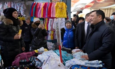 Президент Садыр Жапаров с предпринимателями столичных рынков провел живой диалог по введению ККМ