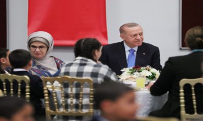 Cumhurbaşkanı Erdoğan ve eşi Emine Erdoğan, çocuklarla iftar yaptı
