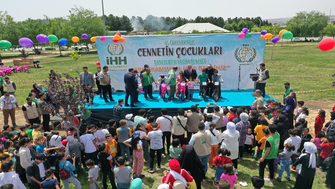 BAŞKAN BEYAZGÜL YETİM ÇOCUKLARI YALNIZ BIRAKMADI