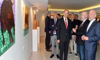 Cumhurbaşkanı Ersin Tatar, Yakın Doğu Üniversitesi Atatürk Kültür ve Kongre Merkezi Sergi Salonu’nda yer alan Güzel Sanatlar Nisan Sergisi’nin açılışını yaptı: