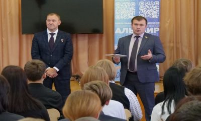 Birleşik Rusya, Ulyanovsk’ta okul çocukları ile Rusya Federasyonu Anayasası üzerine dersler düzenledi
