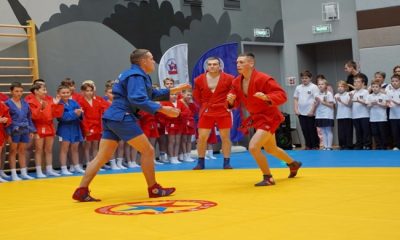 Birleşik Rusya’nın desteğiyle Novosibirsk’teki bir okulda sambo spor salonu açıldı
