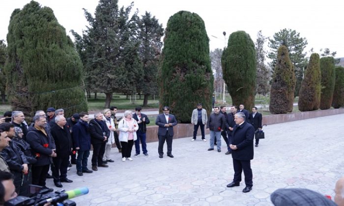 Dışişleri Bakanının ağaç dikme kampanyasına katılımı