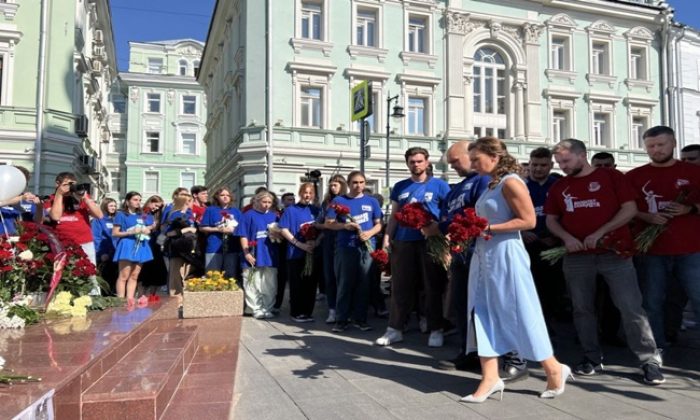 «Единая Россия» и МГЕР почтили память жертв трагедии в Беслане