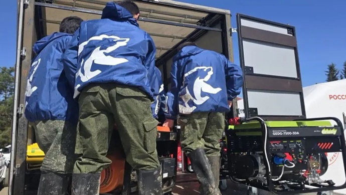 Birleşik Rusya, Dağıstan’daki afet bölgelerine 320 ton insani yardım gönderdi